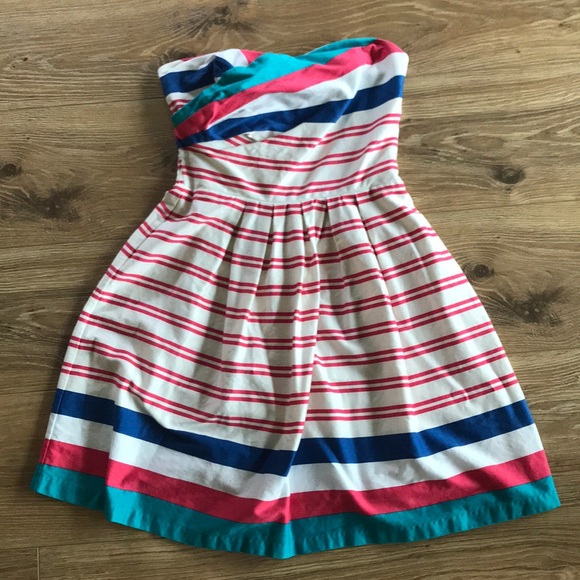 Charlotte Russe Dresses & Skirts - 💖 Charlotte Russe Strapless Striped Dress 💖